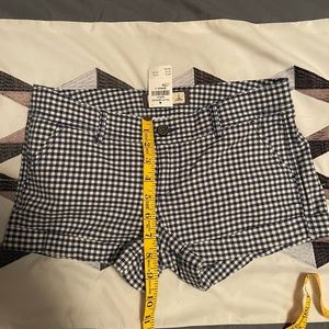 Cute shorts with pockets.